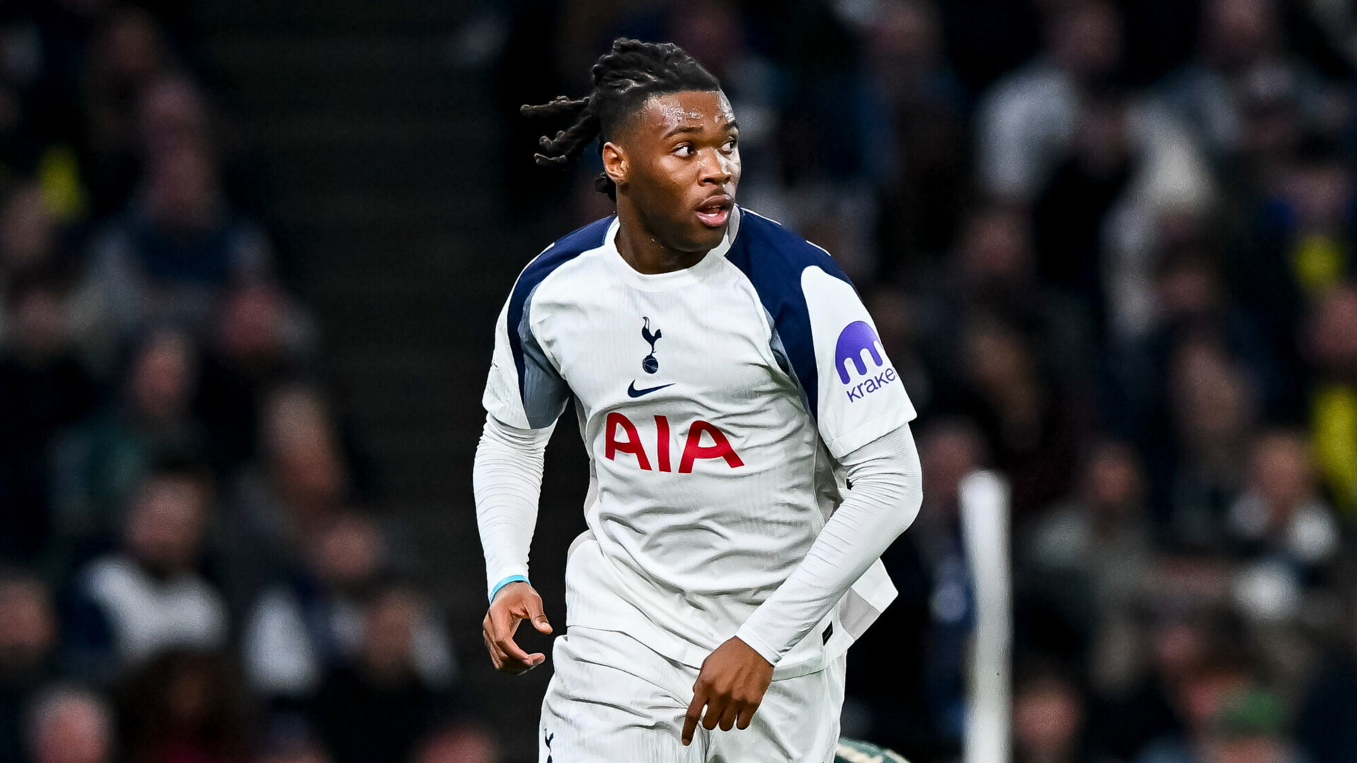 Стало известно имя футболиста АПЛ, которому агент угрожал пистолетом Стало известно имя футболиста АПЛ, которому агент угрожал пистолетом