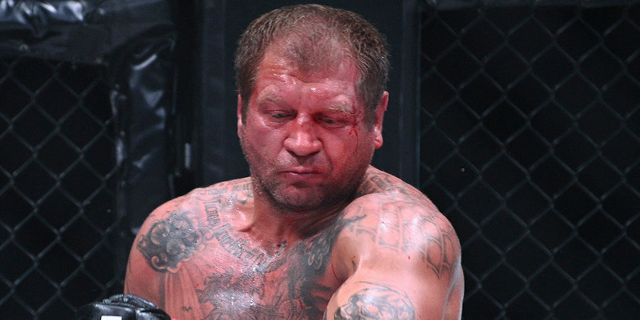 Российских бойцов уволили из UFC из-за 