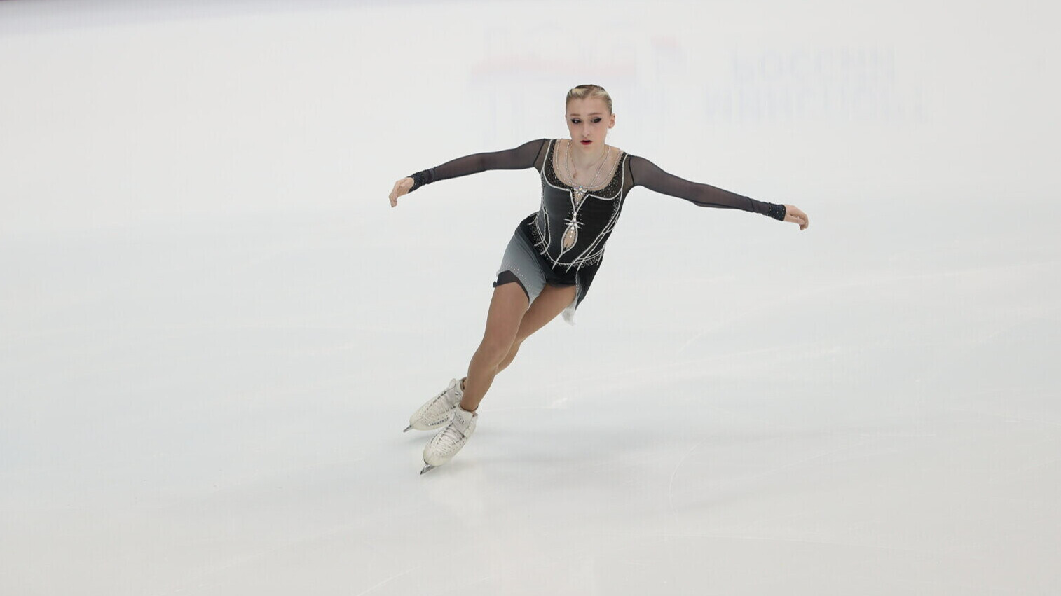 Александра трусова и марк кондратюк обнимаются. Парень трусовой марк кондратюк. Свадьба александры трусовой. Саша трусова 2022 и марк кондратюк. Саша трусова и марк кондратюк встречаются? 2022.