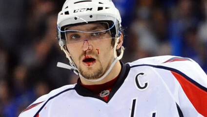 Овечкину разбили лицо в матче с «Флоридой». Россиянин рассвирепел и сделал хет-трик