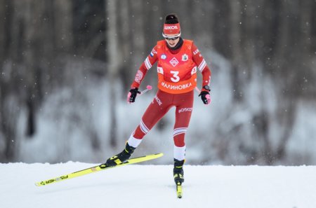 Лыжница Степанова корчилась от боли после финиша. С трассы её унесли на носилках. Видео