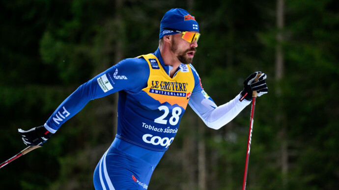 Финский лыжник Хювяринен победил в классической «разделке» на «Тур де Ски»