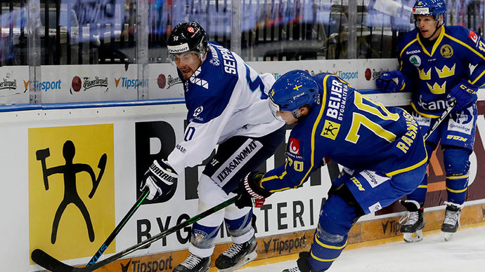 Сборная Швеции обыграла Финляндию в заключительном групповом матче Евротура