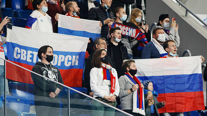 Некоторые болельщики покинули стадион по ходу матча Россия — Кипр в Санкт-Петербурге