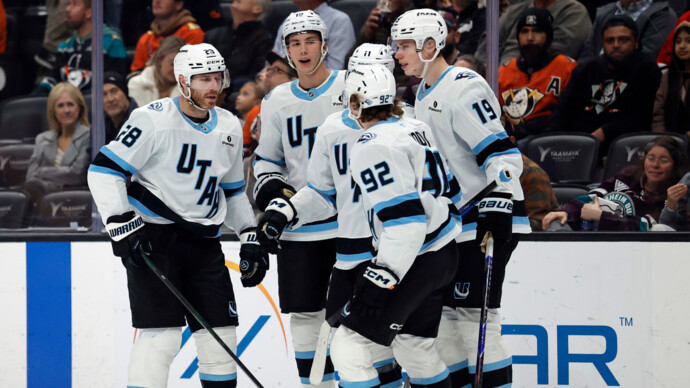 Анахайм проиграл Юте, Бутеец пропустил три шайбы в дебютном матче в НХЛ