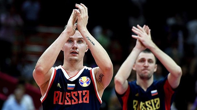 Россия одержала вторую победу на чемпионате мира и обеспечила выход в следующий раунд