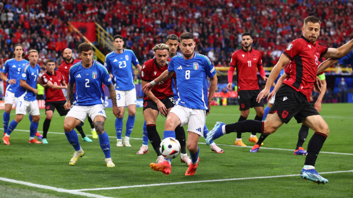 Сборная Италии обыгрывает команду Албании после первого тайма матча ЕВРО‑2024