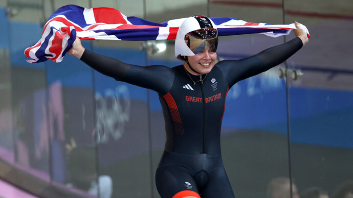 Британские велогонщицы выиграли олимпийское золото в командном спринте на треке, трижды побив мировой рекорд