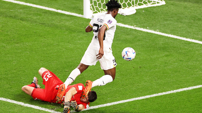 Гана — Уругвай — 0:0. Арбитр назначил пенальти в ворота Уругвая на 18-й минуте после проверки VAR. ВИДЕО