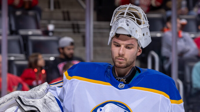 Известного российского вратаря выставили из НХЛ. Все рухнуло за полтора года!