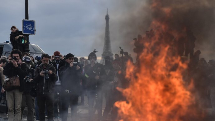 Улицы Парижа погрузились в кромешный ад. О «Ролан Гаррос» можно забыть?