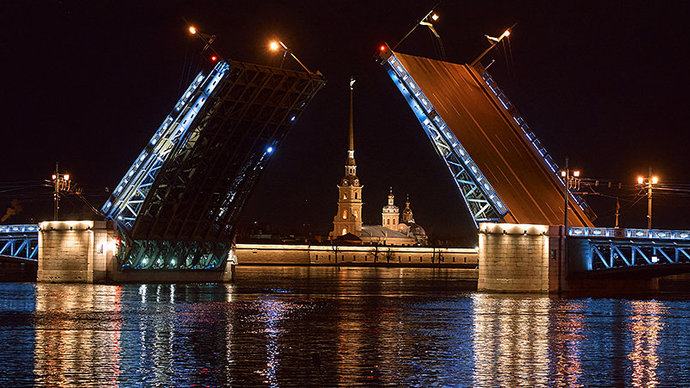 Дворцовый мост в Петербурге во время матчей Евро будет подсвечен цветами турнира