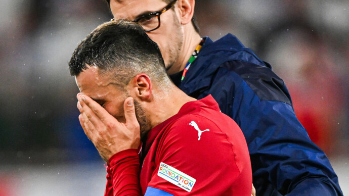 Футболист сборной Сербии не сдержал слез из‑за полученной травмы в матче ЕВРО‑2024
