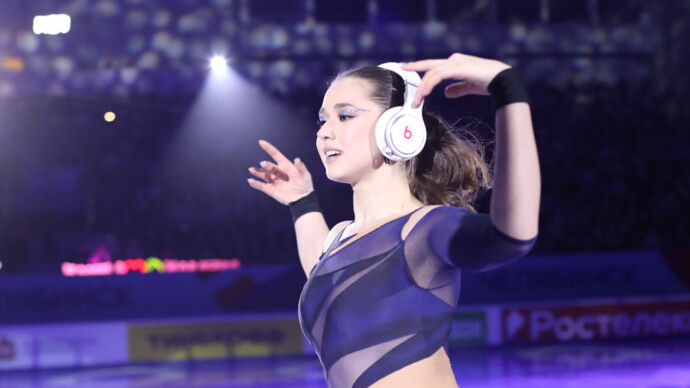 Камила Валиева впервые после дисквалификации выступила в ледовом шоу