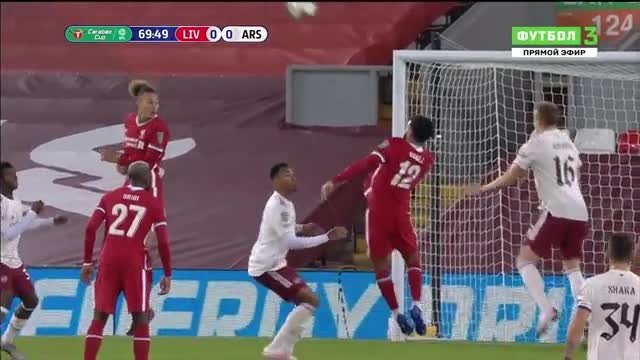 Ливерпуль - Арсенал. Адриан тащит мяч после удара Габриэла (видео)
