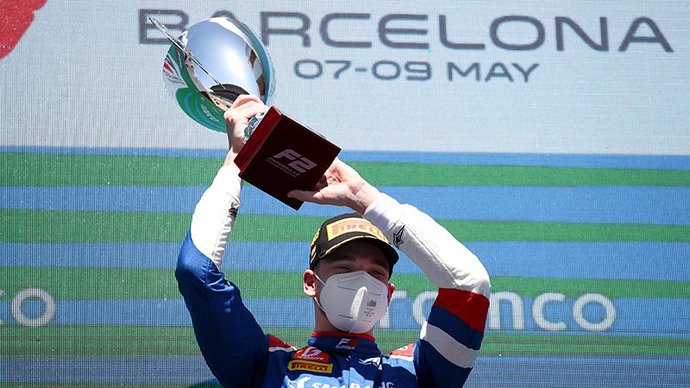 Российский гонщик Смоляр выиграл первую гонку «Формулы-3» в Испании