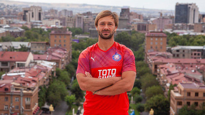 Дмитрий Сычев — о детстве: «Ты не можешь хотеть поиграть в футбол или погулять. Едешь и сажаешь картошку»