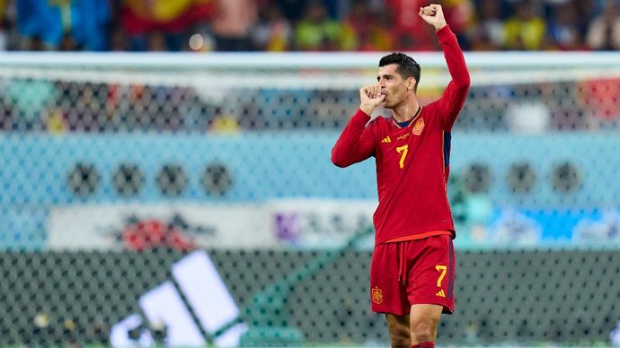 Сборная Испании обыгрывает Японию после первого тайма матча ЧМ-2022 благодаря голу Мораты