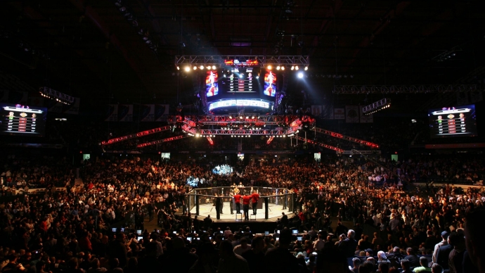 Майя «задушил» Аскрена на турнире UFC в Сингапуре