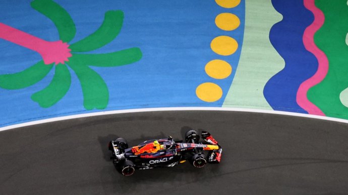 Ферстаппен прорвался с 15-й на вторую позицию в Гран-при Саудовской Аравии, гонку выиграл Перес