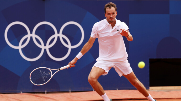 «Вам должно быть стыдно!» Теннисиста Медведева подло спровоцировали на Олимпиаде