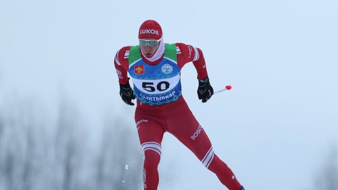 Большунов стал первым в скиатлоне на этапе Кубка России