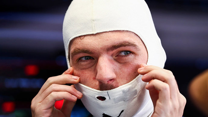 Действующий чемпион «Формулы-1» Ферстаппен представил дизайн шлема на сезон-2022