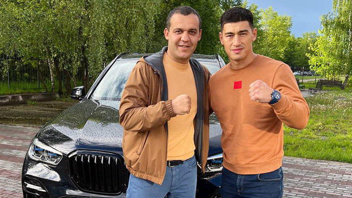Глава Международной ассоциации бокса Кремлев подарил Биволу машину за победу над Альваресом
