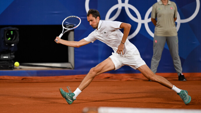 Российский теннисист Даниил Медведев завершил выступление на олимпийском турнире в Париже