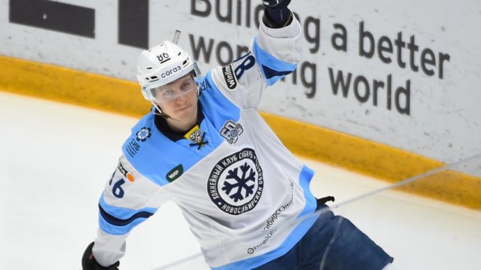 «Сибирь» выиграла у «Амура» в матче КХЛ, Александры Шаровы отметились шайбами за обе команды