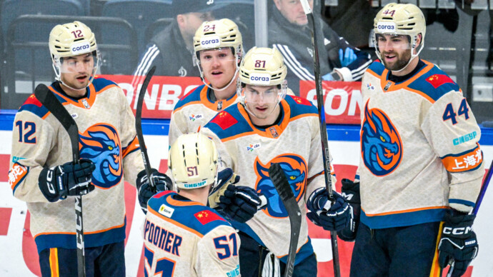 Московское «Динамо» в домашнем матче КХЛ проиграло «Шанхайским Драконам»