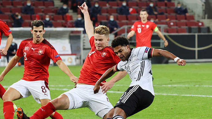 Сборная Германии с Нойером пропустила три мяча от Швейцарии, но смогла отыграться