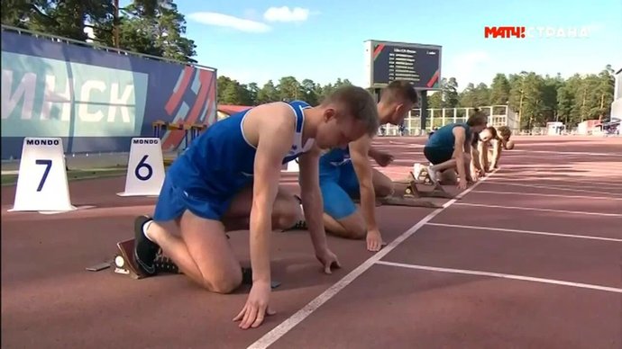 Даниил Хворов стал первым в беге с препятствиями. Юношеское первенство России (видео)