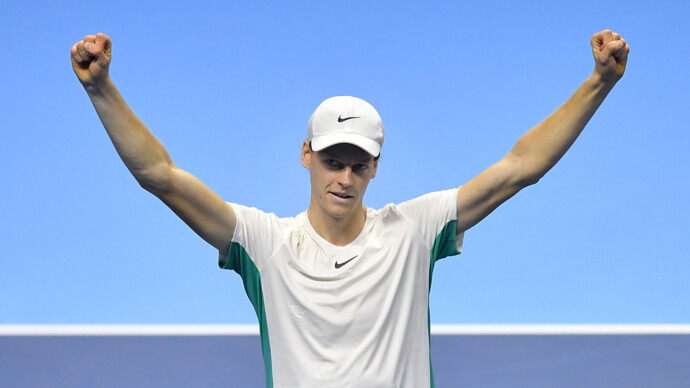 Джокович проиграл Синнеру в матче Итогового турнира ATP