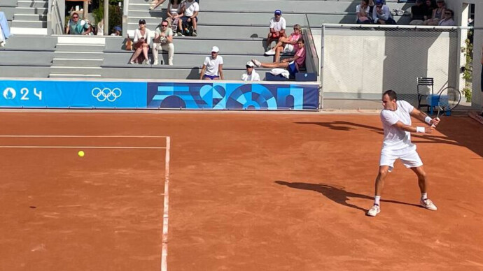 Сафиуллин пробился во второй круг теннисного турнира Олимпиады в одиночном разряде