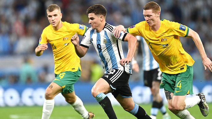 Аргентина — Австралия — 2:1. Арбитр добавил семь минут ко второму тайму матча 1/8 финала ЧМ-2022
