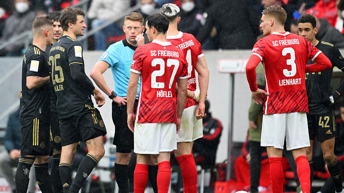 «Фрайбург» обжалует результат матча с «Баварией» из-за 12 игроков мюнхенцев на поле