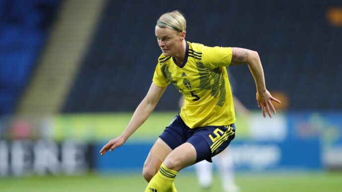 Футболистка сборной Швеции рассказала, как ей пришлось продемонстрировать гениталии ради выступления на ЧМ