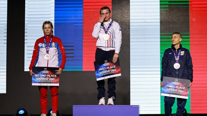 Российская чемпионка Чумгалакова расплакалась после прерванного гимна России на чемпионате Европы по боксу