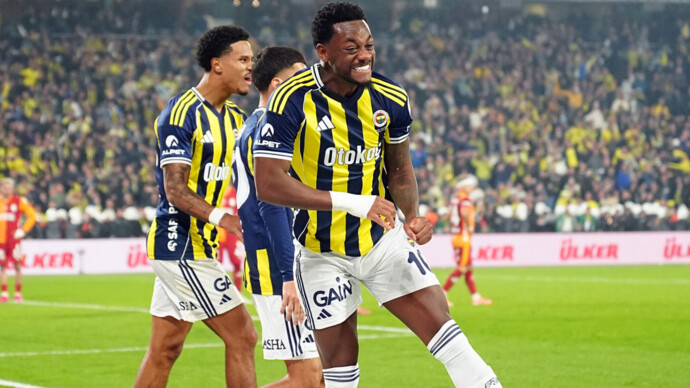 «Галатасарай» подал в суд на форварда «Фенербахче» Дурана, который схватил себя за половой орган во время празднования гола