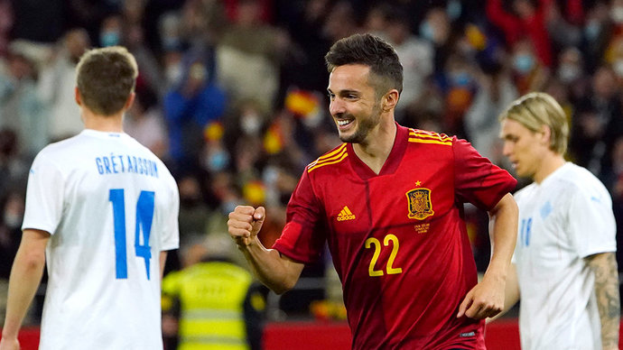 Сборная Испании забила пять безответных мячей исландцам в товарищеском матче, команда Армении пропустила девять голов