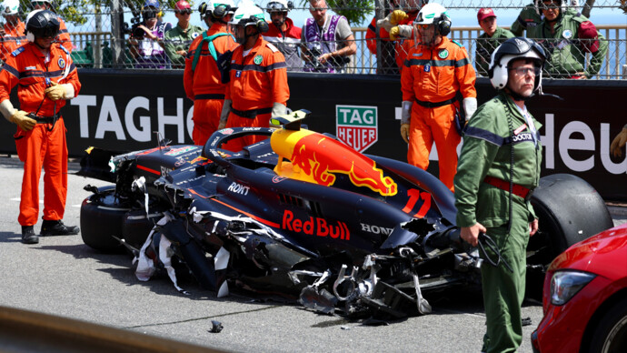 Три машины, включая «Ред Булл», попали в крупную аварию на первом круге Гран‑при Монако