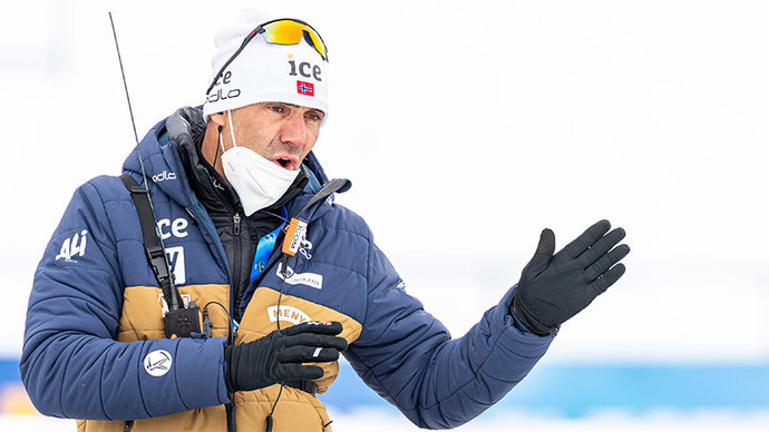 Тренер норвежских биатлонистов предложил своим спортсменам мотивировать их ударами по голове