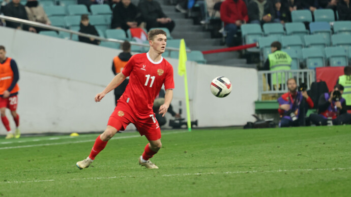 «Можно сказать, что это был неудачный сбор — ни одной победы» — полузащитник сборной России Глебов