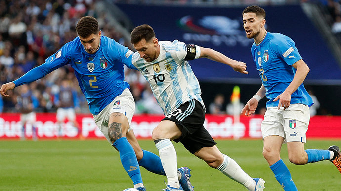 Сборная Аргентины по футболу разгромила итальянцев в матче Финалиссимы