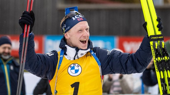 Норвежский биатлонист Йоханнес Бё победил в спринте на этапе Кубка мира в Антхольце