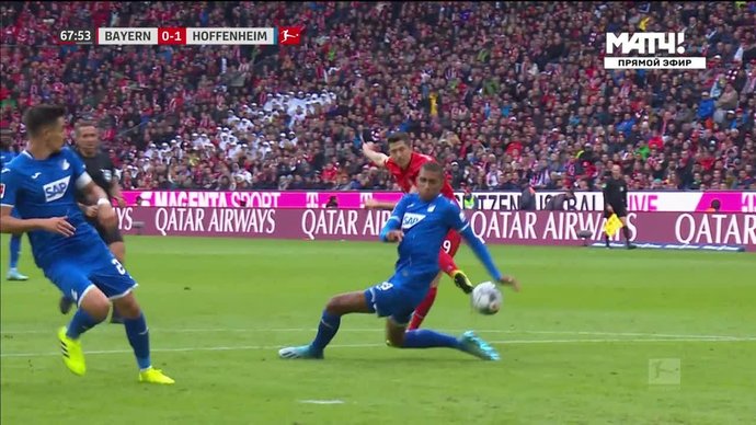 Бавария - Хоффенхайм. Мяч после удара Левандовского попал в руку защитнику (видео)