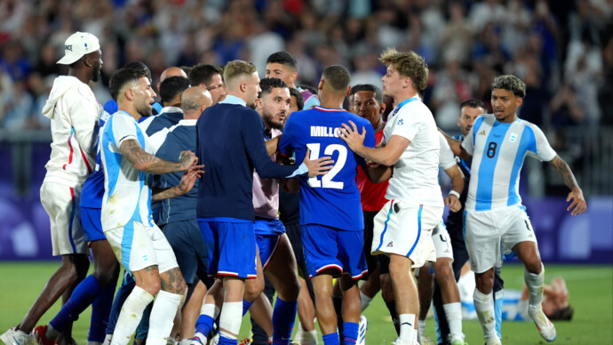 Футболисты сборных Аргентины и Франции устроили потасовку после матча на Олимпиаде