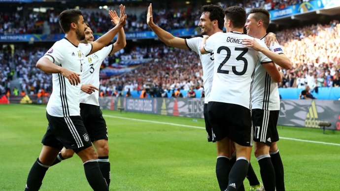 Сборная Германии забила четыре мяча Азербайджану, англичане на своем поле разобрались с Литвой