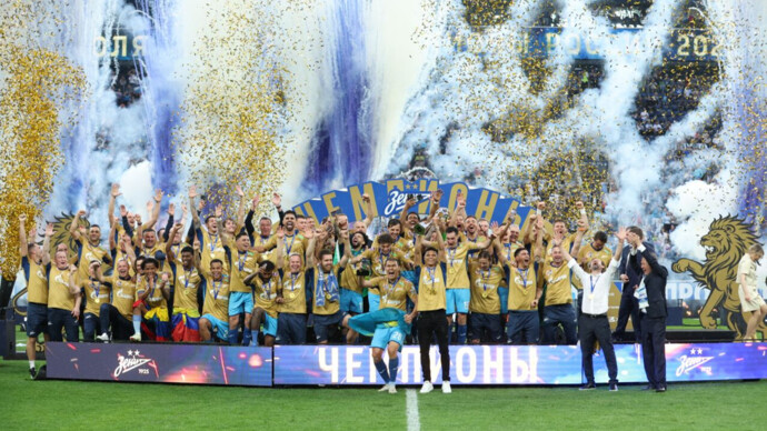 Футболистам «Зенита» вручили трофей за победу в чемпионате России в сезоне‑2023/24